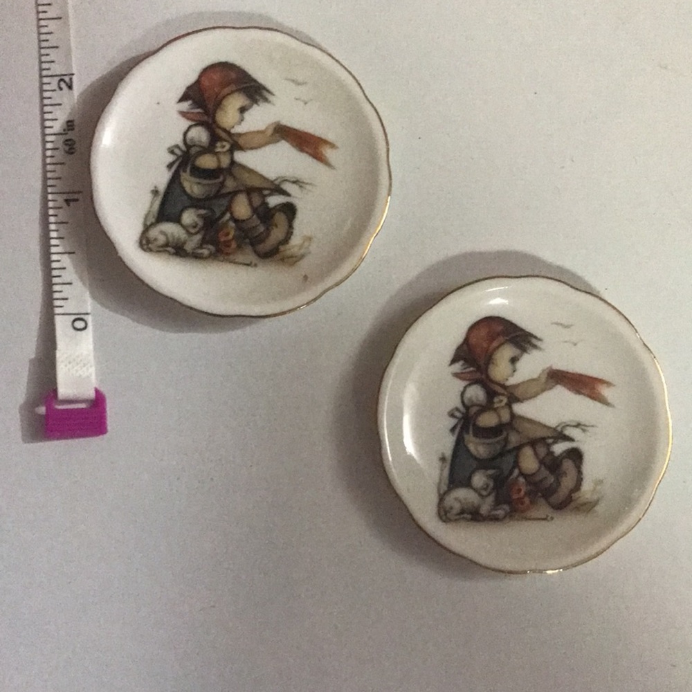 M J Hummel miniature plate set of two